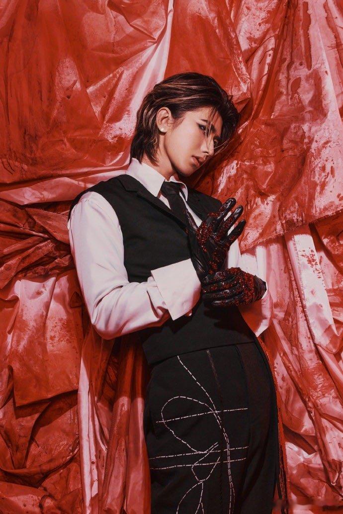蔡徐坤获MetGala最佳着装MetGala最佳着装蔡徐坤纽约红毯焦点牢牢锁定蔡