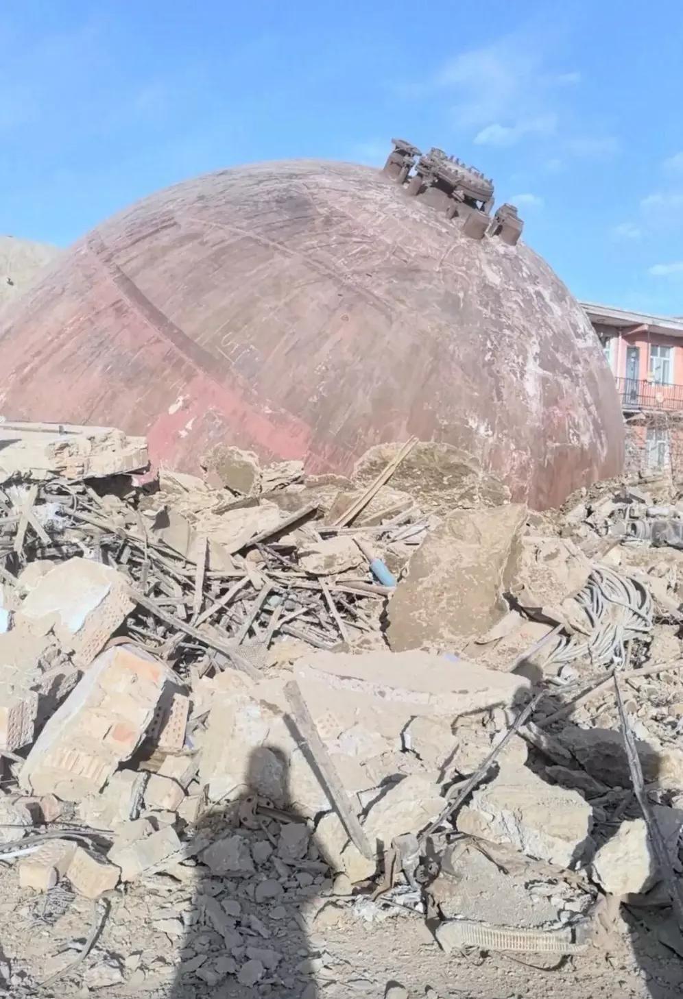 1月18日15时5分，包头市九原区尔甲亥村包钢分厂发生爆炸事故，爆炸装置疑为一台