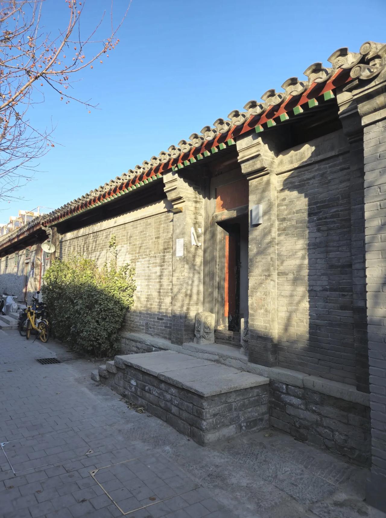 草厂八条
草场八条，位于东城区前门大街东侧，呈南北走向，北起西兴隆街，南至薛家湾