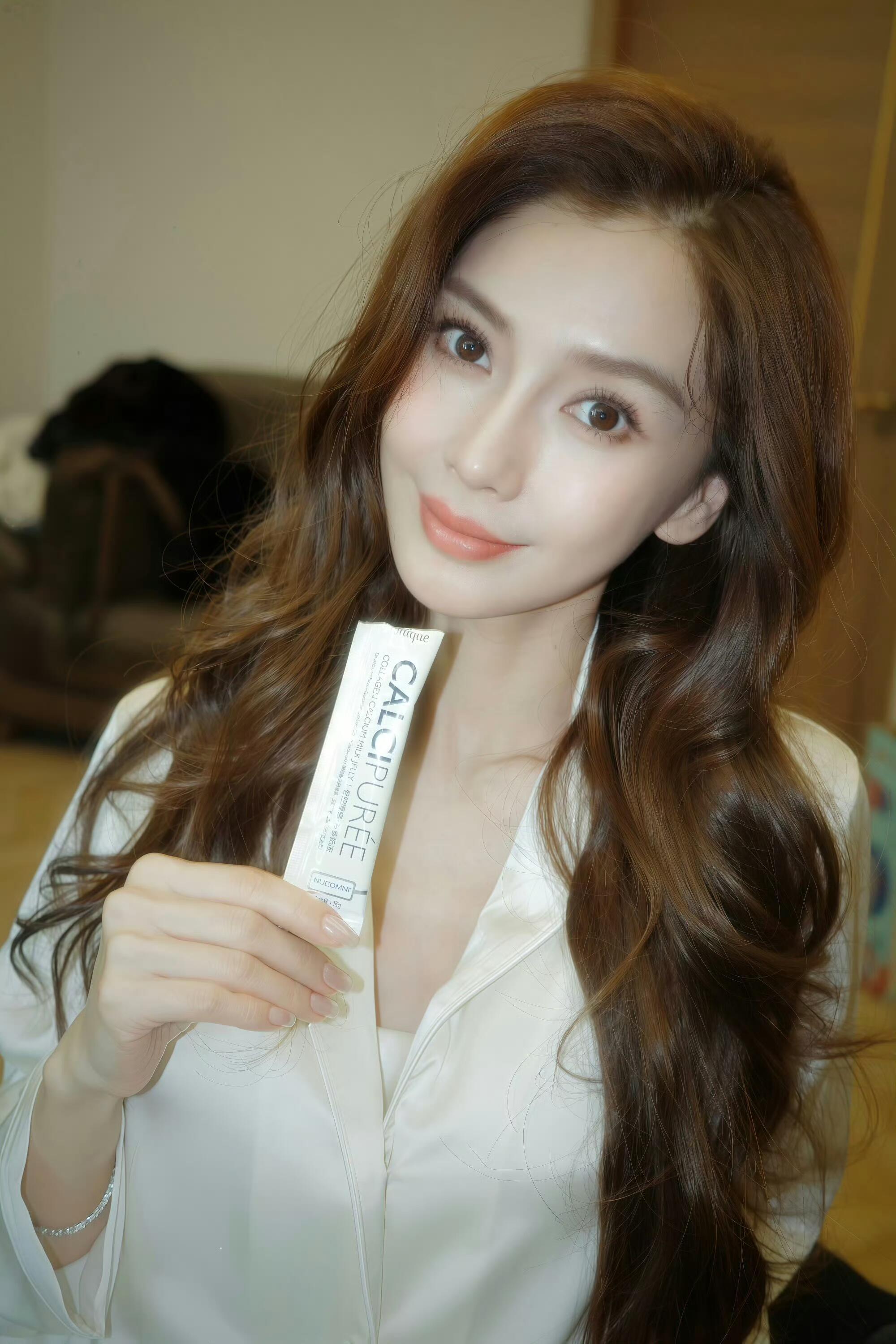 Angelababy内娱顶级脸蛋回归这么长时间不出来她的状态也太好了 