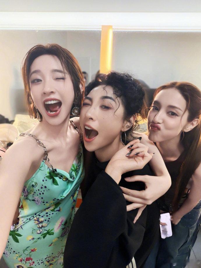 陈凯琳淡淡二公前造型 陈凯琳淡淡共创全员高能蓄力，元气少女团强势来袭，二公舞台大