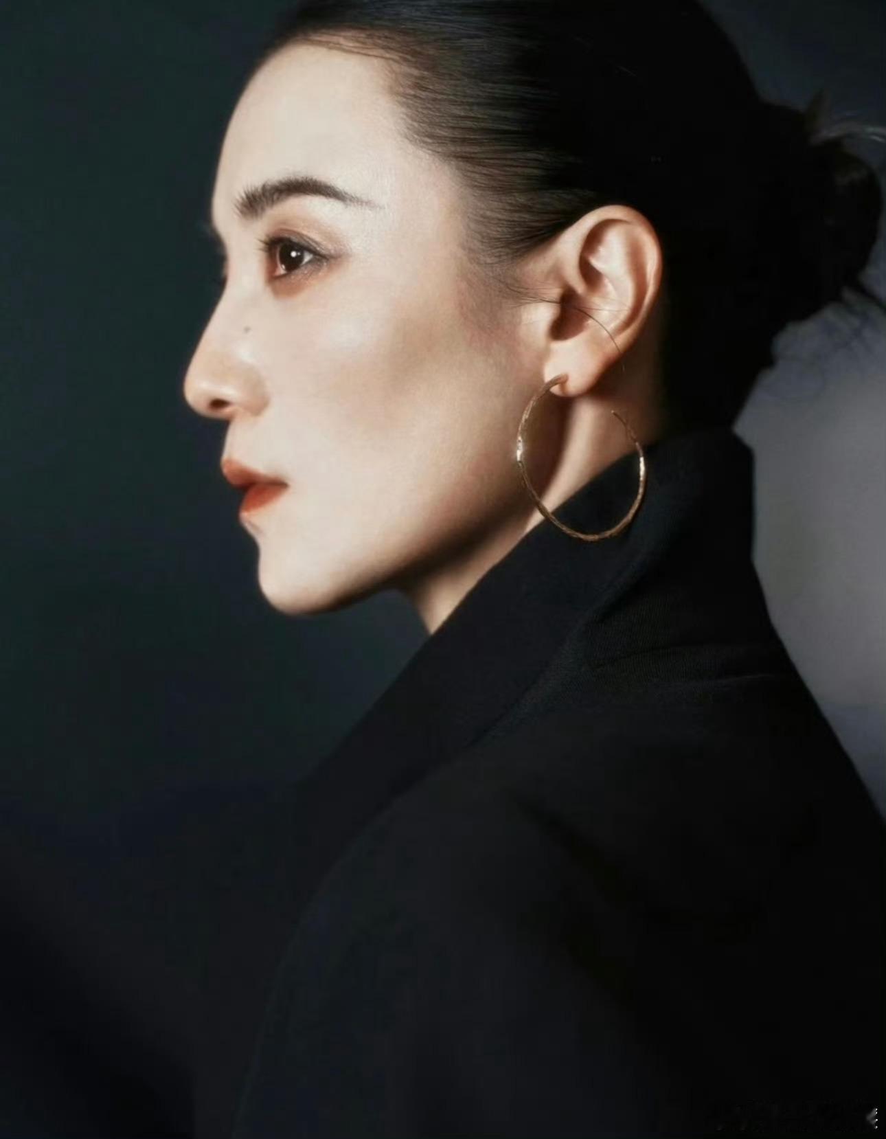 芳名三九开机芳名三九官宣阵容 见证《芳名三九》开机，宋佳演绎陈三九的不凡人生。一