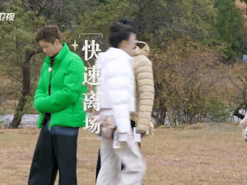 王楚然像来挣学分的大学生 哈哈哈这个呆萌的样子真的是好可爱，思考的样子真的太可爱