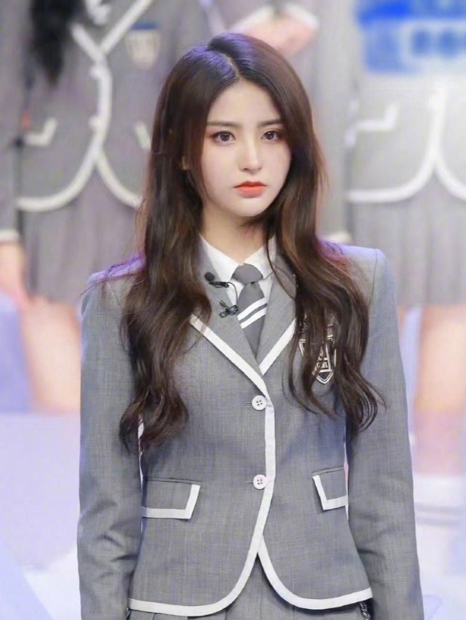 金子涵否认是秦岚金子涵直播疑似求救 这就是金子涵的不对了，真的受了委屈，可以找叔