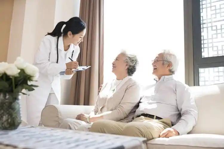 养儿防老的观念已有点过时，应该意识到：每个人的人生都有自己的理想和价值追求，不应