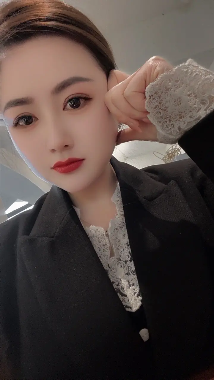 明明是感性之人，为何要强迫自己理性看待所有事情……