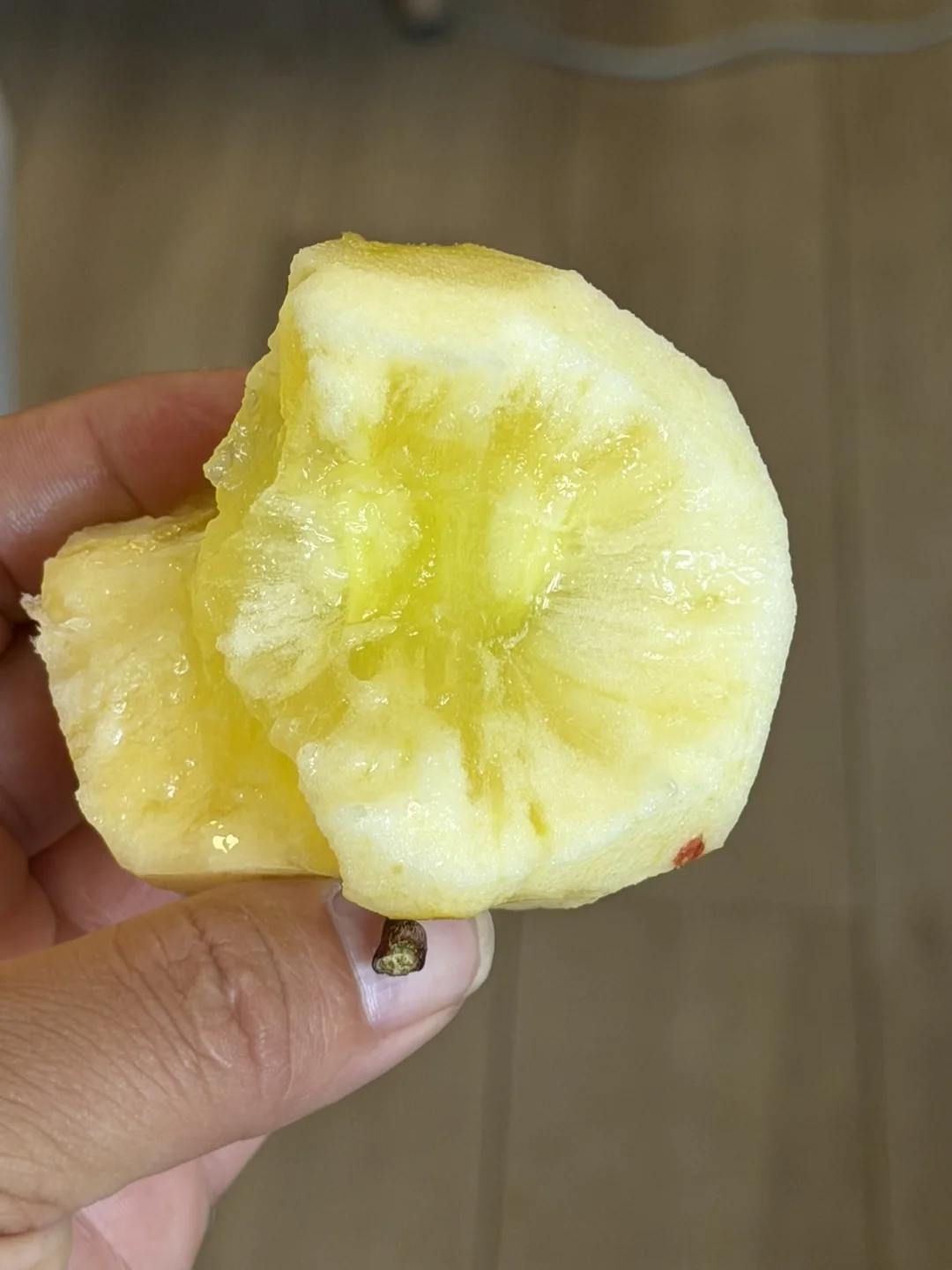 冰糖心苹果，脆甜多汁，满心满意都是糖心！