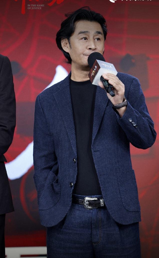 张译的《以法之名》即将开播
导演傅东育说，《风吹半夏》之后他没拍过任何剧，不是没