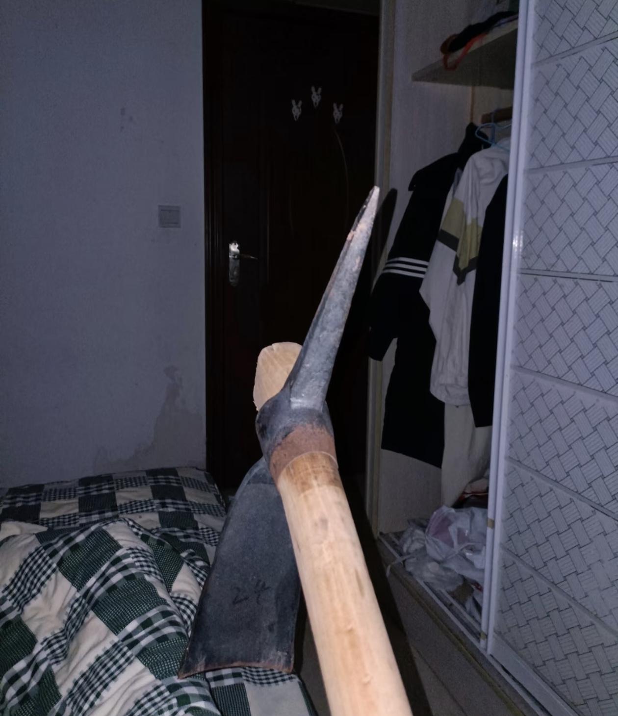 凌晨一点半听见有动静，吓得睡不着了
熬夜耍手机耍到凌晨一点半，正准备放下手机睡觉