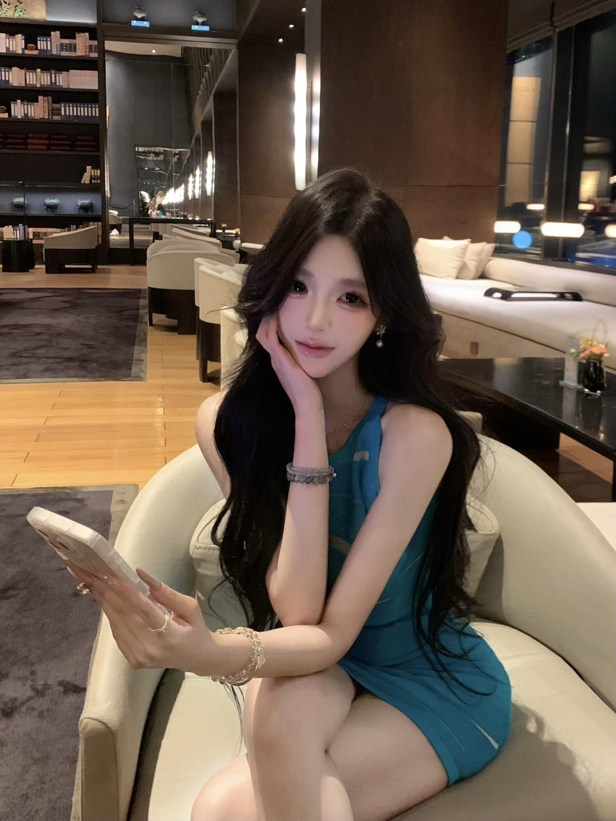 怎么又哭了 你不是说他最爱你吗。