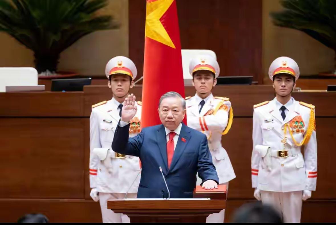 这不是外交辞令，也不是宣传口号，而是越南一把手当着政府高层的面，吐出了那口憋了整