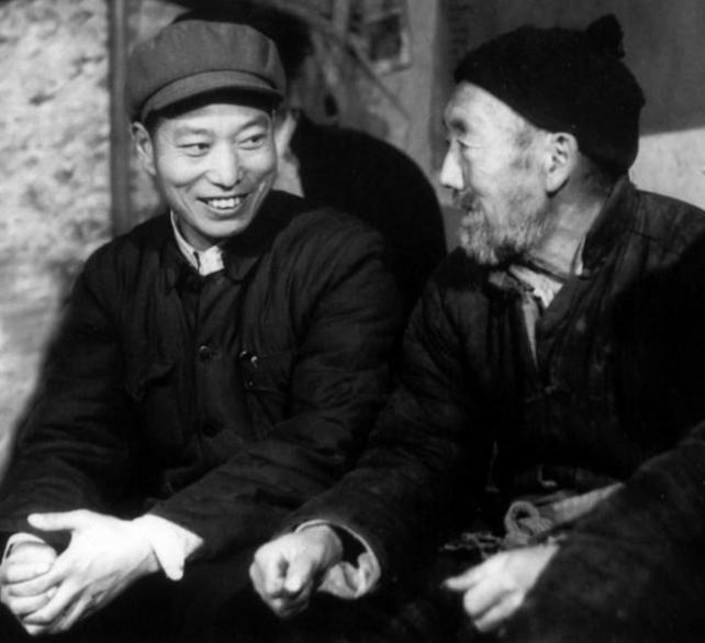80年代，兰考的四个农民长途跋涉，去往新安监狱探监，在门口，监管人员问：“你们来