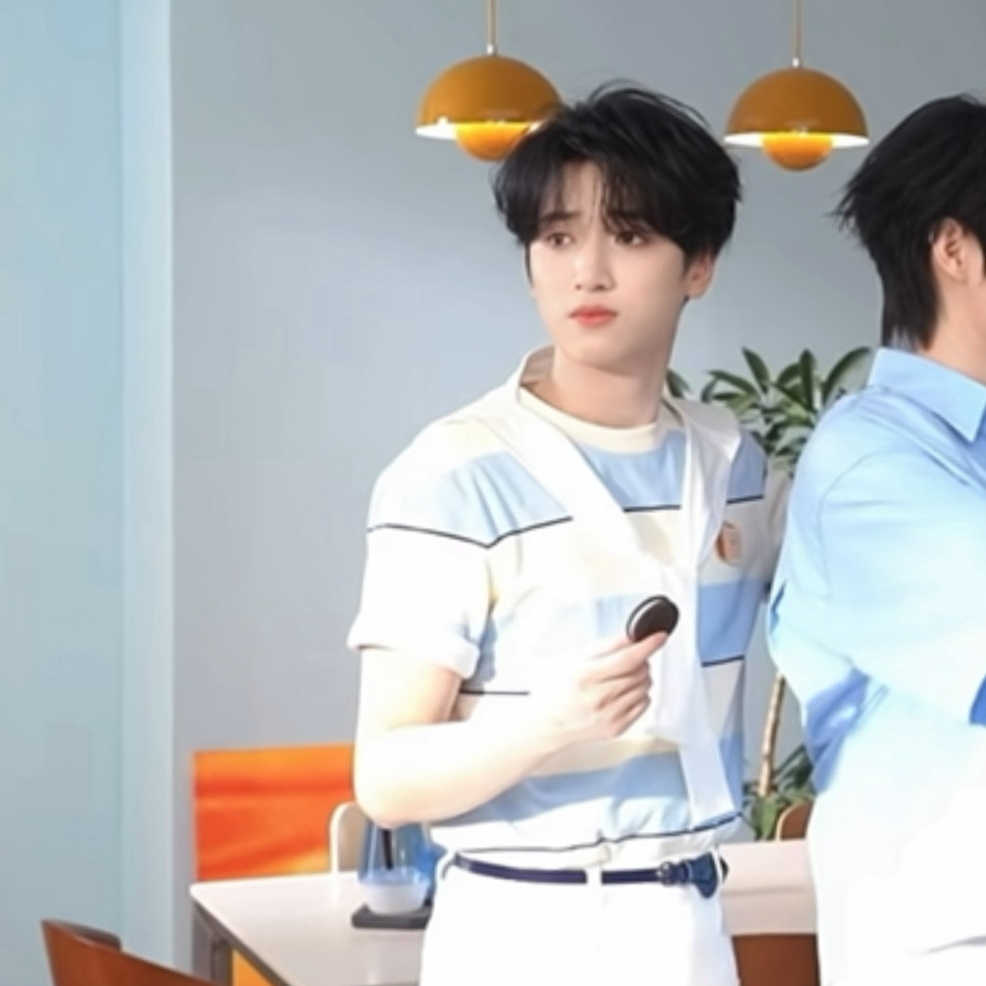 😕：为什么旁边一直有🪰叫 