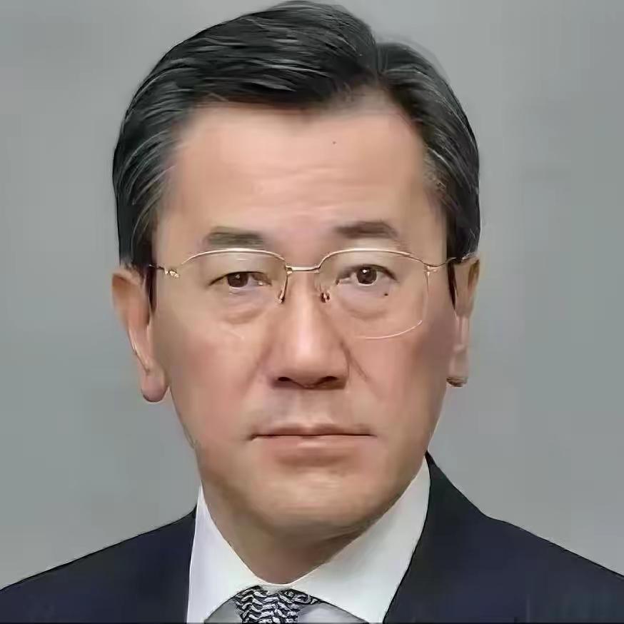 近日，日本极右翼政客山上信吾叫嚣称：中国太过分了，无端制裁日本两用物项也就算了，