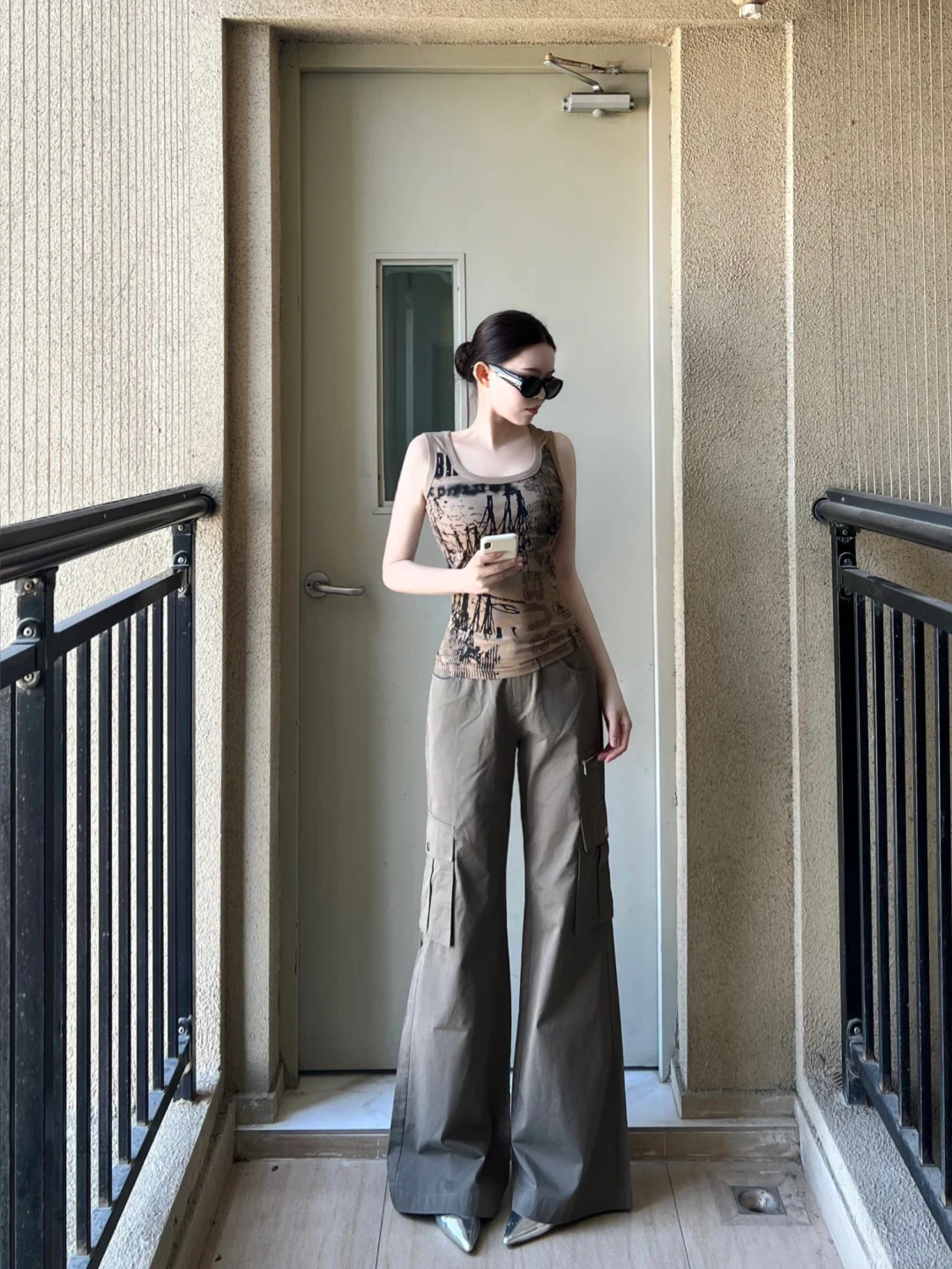 夏天的官搭还得工装裤！！跟背心啊！