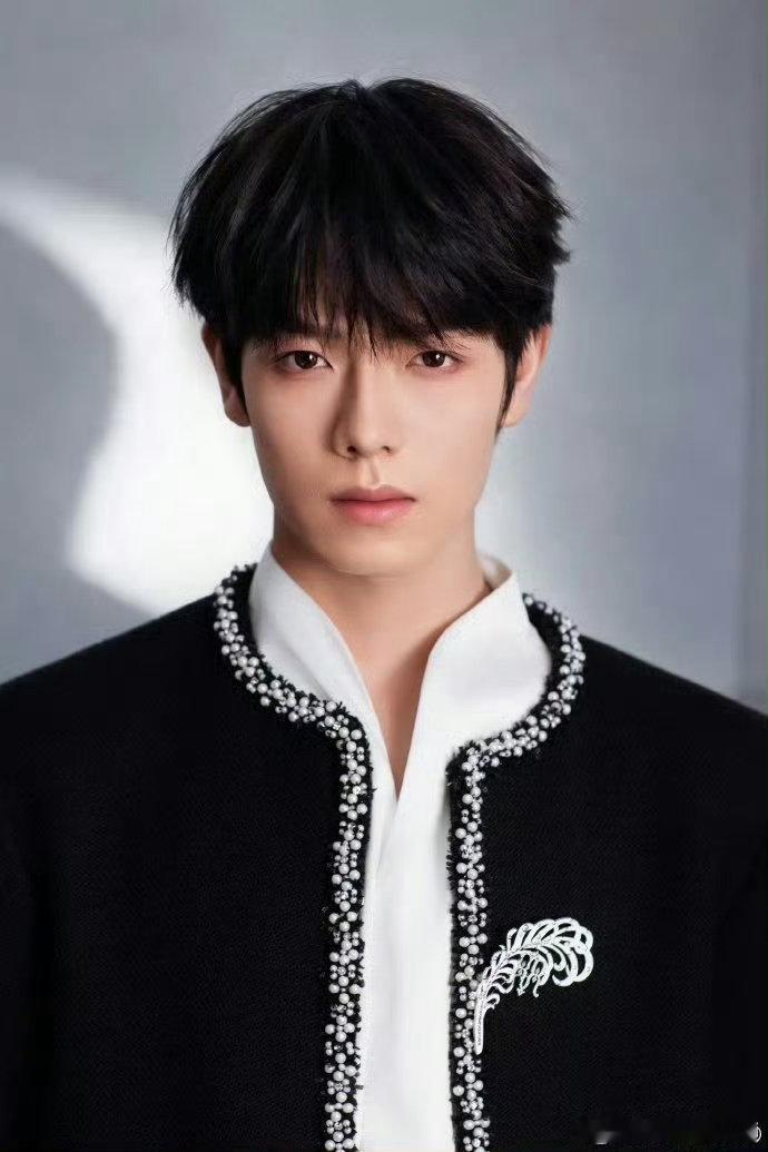 曾辉一公组队披哥危险团选曲权利披哥初舞台播放量 曾辉一公组队开启危险团副本，没有