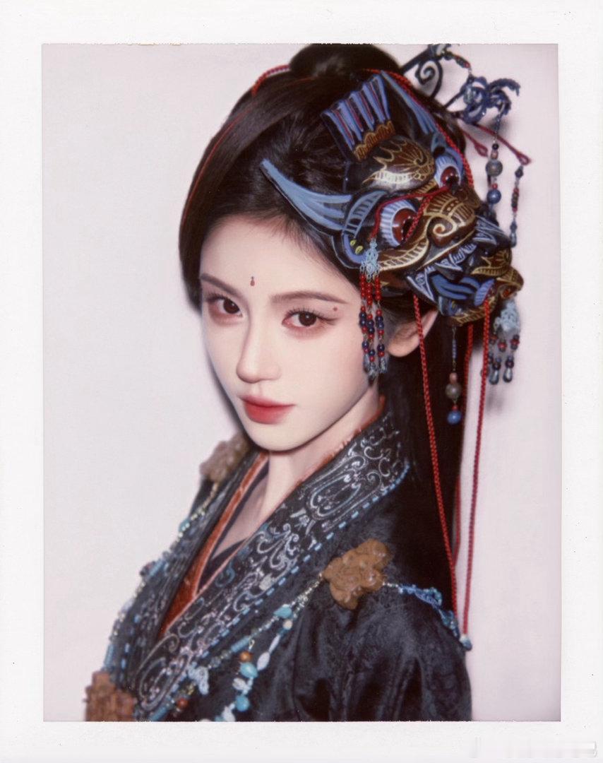 鞠婧祎发了撕拉片、鞠婧祎战国袍撕拉片打破大众固有印象，鞠婧祎发了撕拉片。以往精致