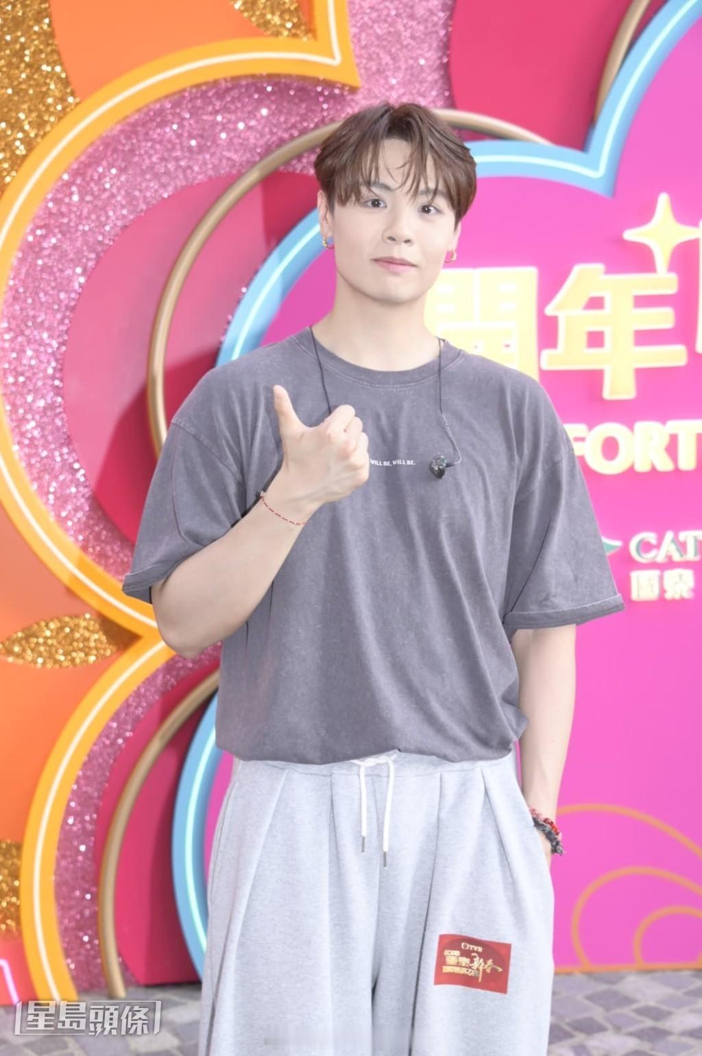 星岛：冼靖峰计划在香港开唱 盼邀儿时偶像做嘉宾 想减20磅：脱衣服有肌肉冼靖峰今