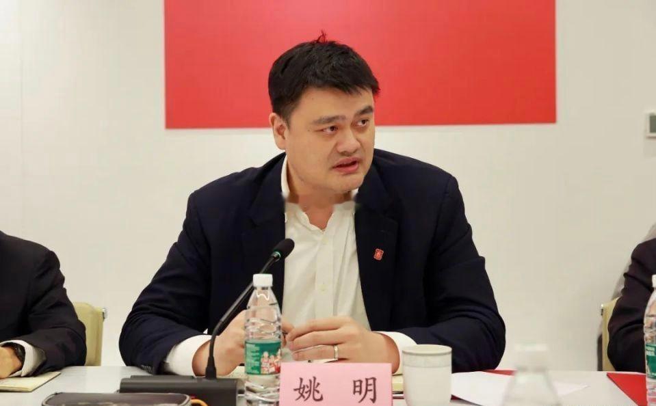 #姚明离任#10月31日，姚明辞去中国篮协主席，郭振明接任。姚明感谢信任，称篮球