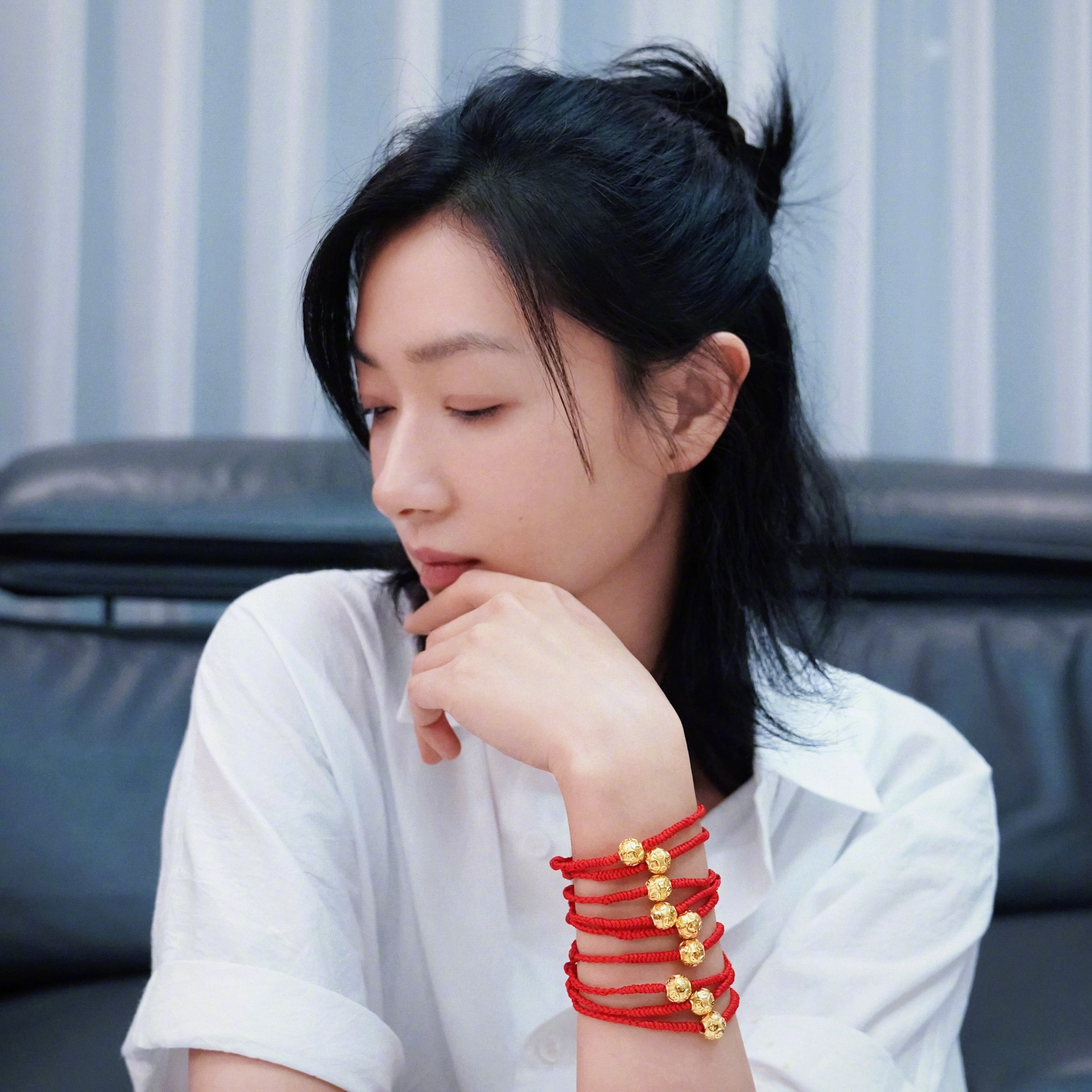 #万茜生日送粉丝黄金#听说每年万茜生日的时候都会给粉丝送礼物，今年是自己亲自编的