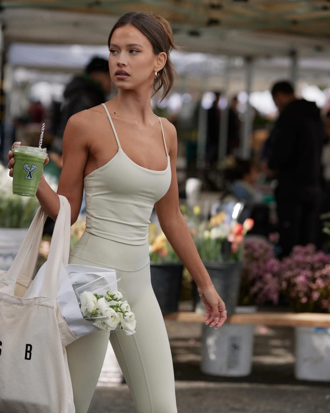 细肩带吊带就是显身材的神！🥰