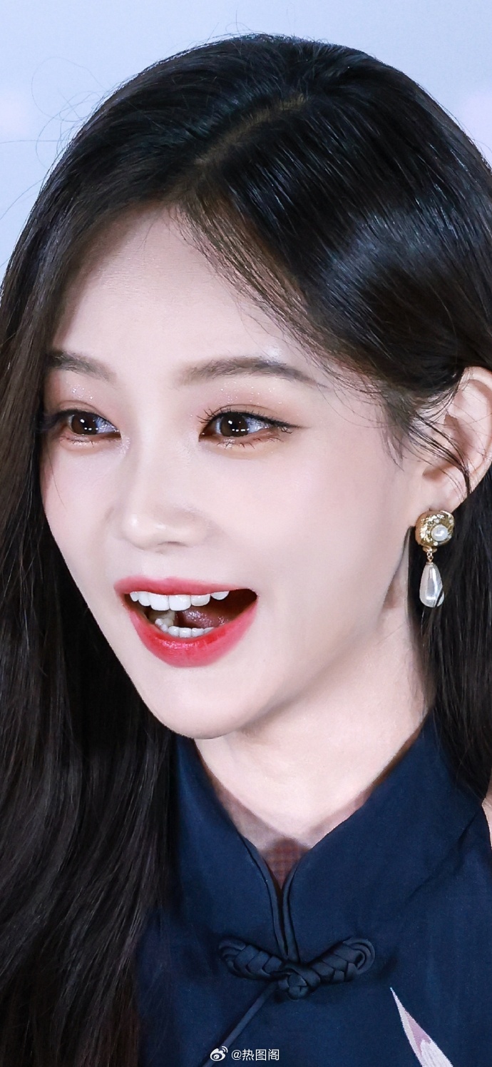 桐姐的嘴巴真性感真好看 ​​​