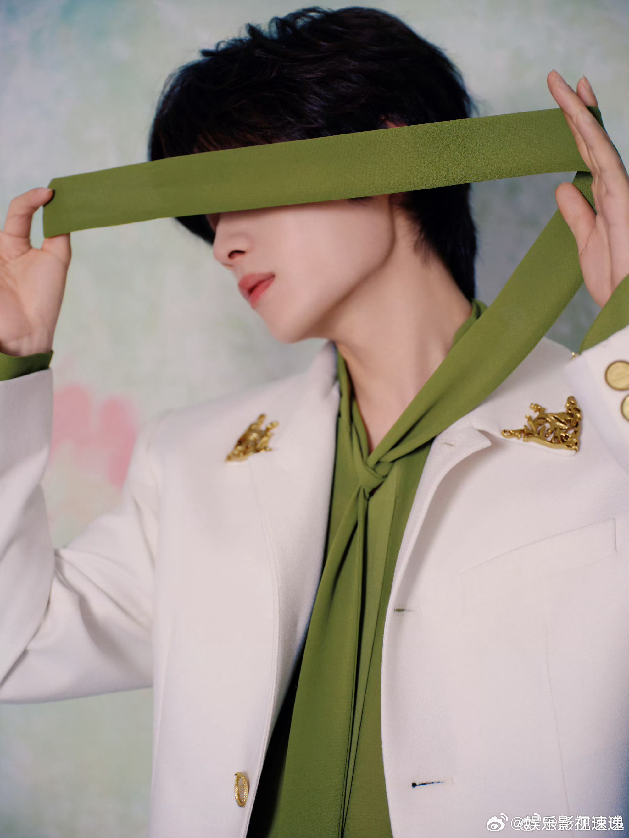 偶遇井胧健康证体检风华合伙人 有网友体检偶遇井胧，健康证都安排上了说明风华合伙人