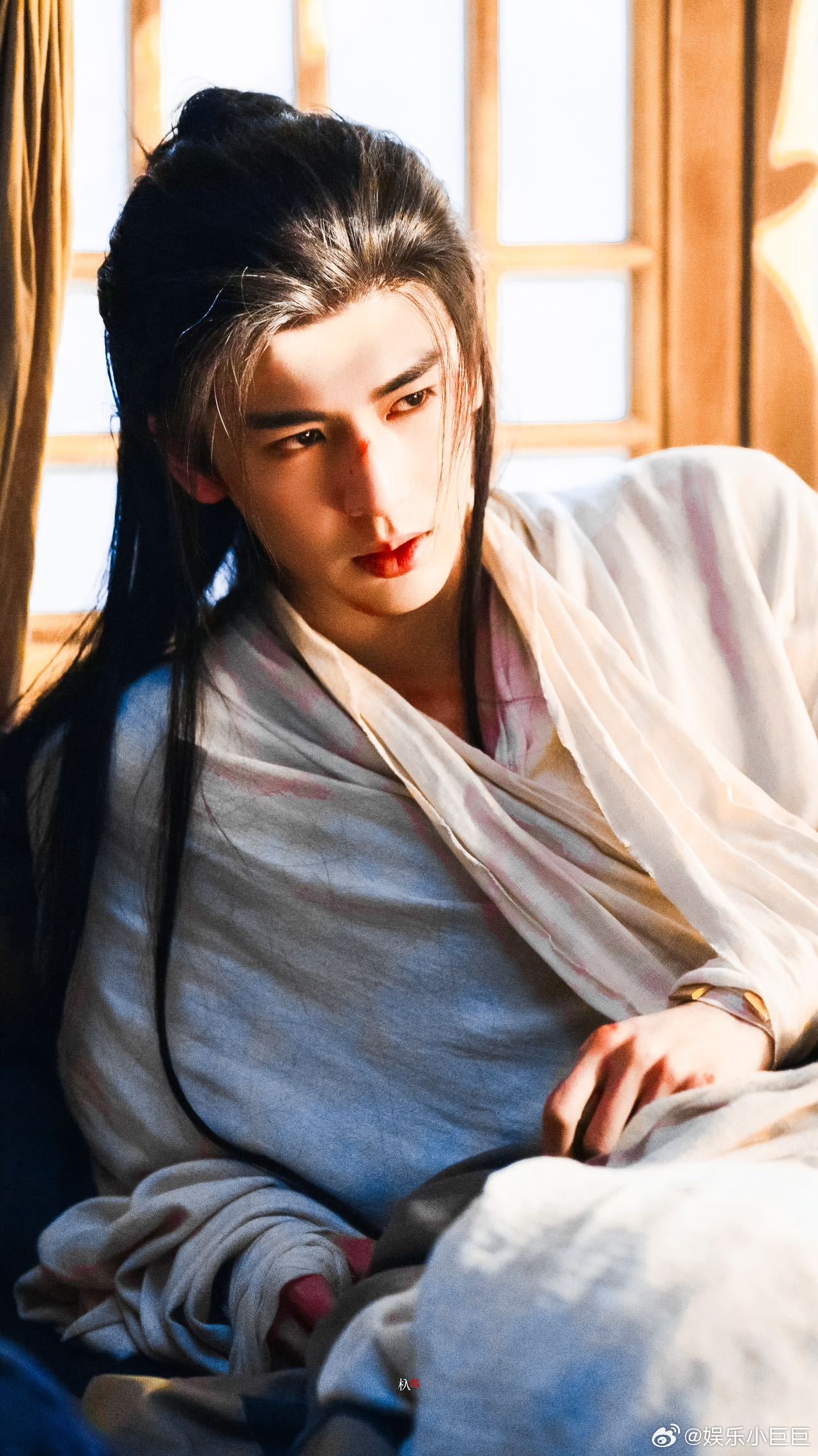 张凌赫逐玉闯进病弱美强惨赛道了真的被谢征惊艳到！清瘦又坚韧，温柔里藏着狠劲，张凌