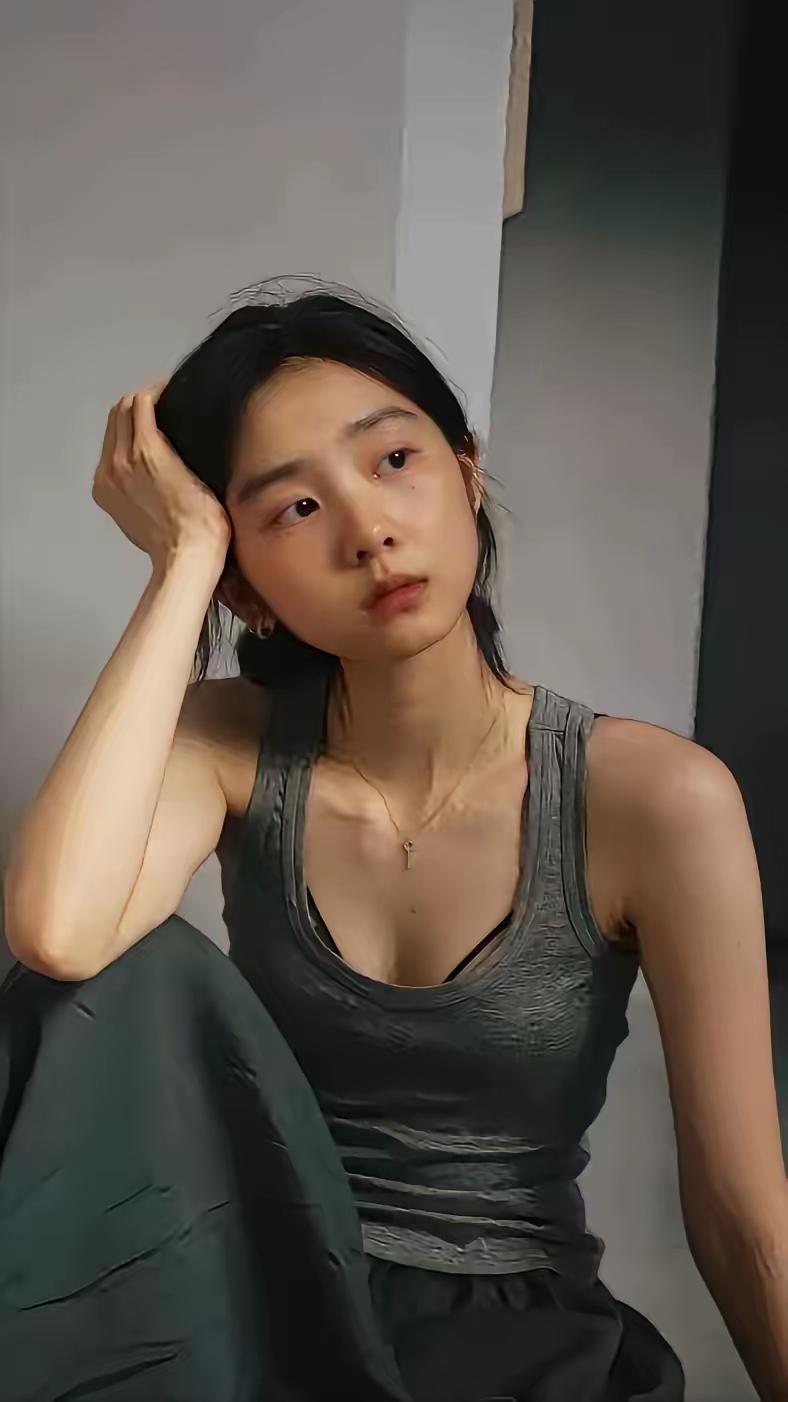 黄多多太早熟了，这个年龄能穿这种衣服吗？自从她发育起来之后，穿衣打扮就一直饱受诟