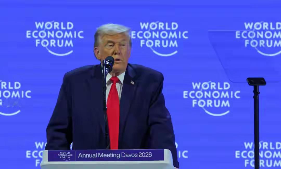 最后期限，特朗普放弃加税，中方代表上台致辞，赢得满堂喝彩