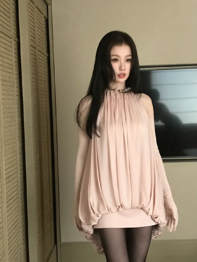 虞书欣晒粉丝出图虞书欣晒粉丝拍的自己 虞书欣晒粉丝拍的自己 