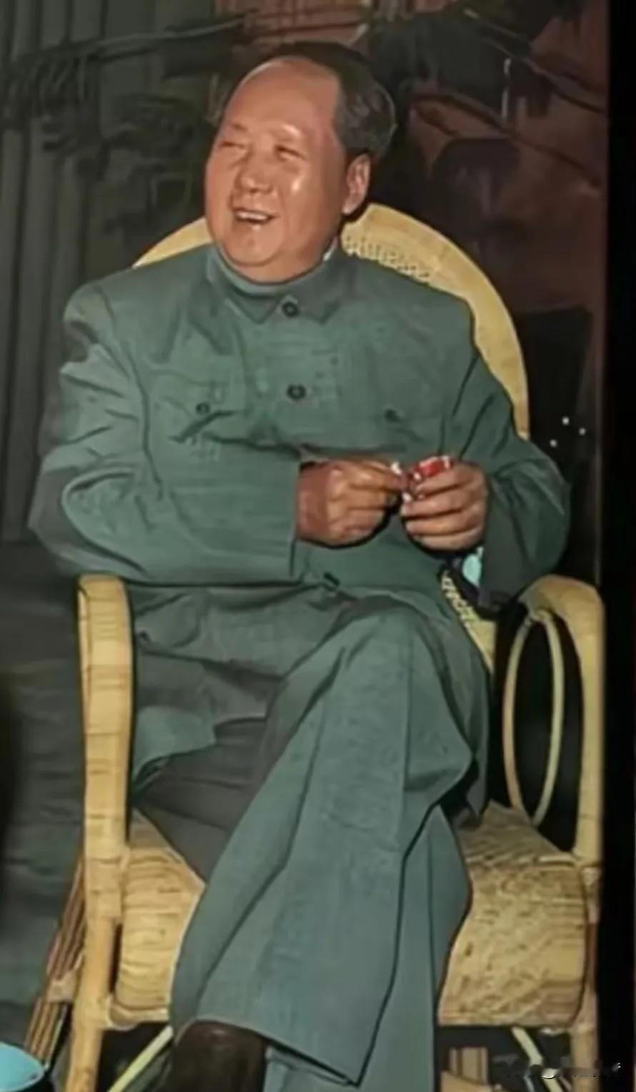 🌼🙌伟大的毛主席，我们满含赤诚与敬仰，追忆您为民族独立、人民幸福立下的赫赫功