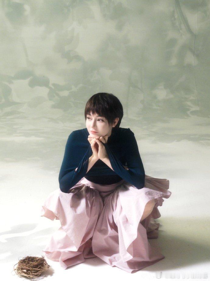 迪丽热巴vs迪丽热巴迪丽热巴vs迪丽热巴杀疯了！长发温婉灵动，短发飒爽利落，两种