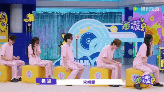 宋妍霏[超话]宋妍霏被综艺之神追着喂饭一见你就笑 家人们！宋妍霏这波简直是行走的