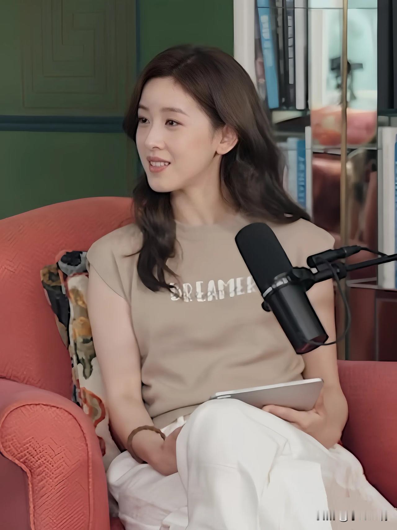 30岁的章泽天还是一张白纸一样，是刘强东把她保护的太好？还是她知世故而不世故？