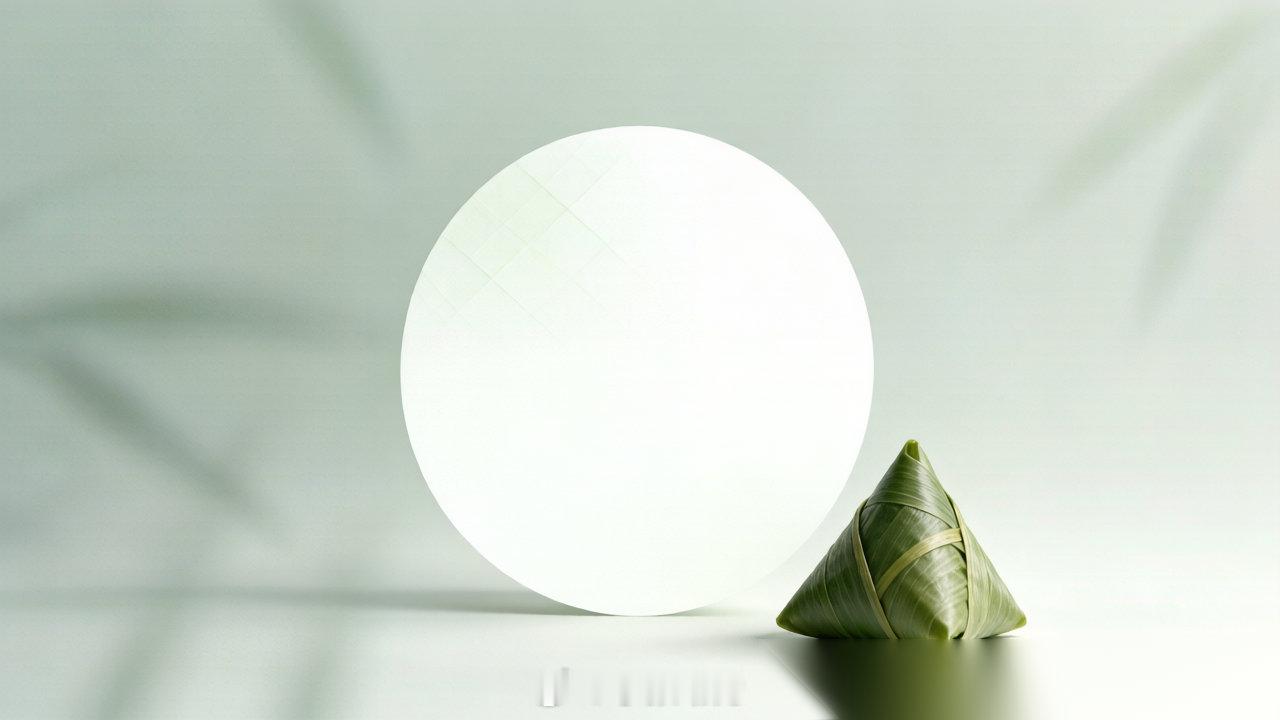 说实话，每次看到这种热搜我都觉得又好笑又心酸——好笑是因为"脸比粽子小"这比喻确