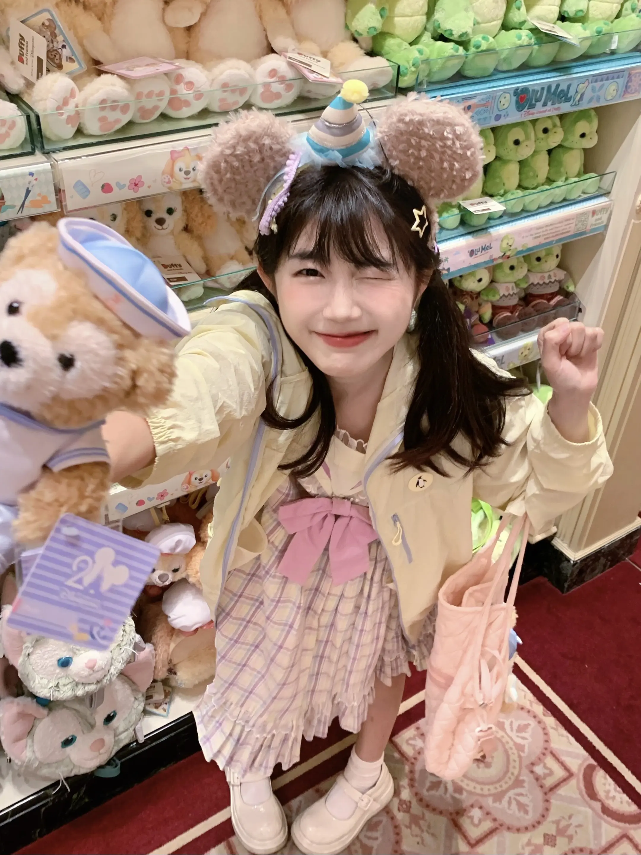 存一些迪士尼商店拍照姿势🥖•ᴗ•🌭✨。🎀