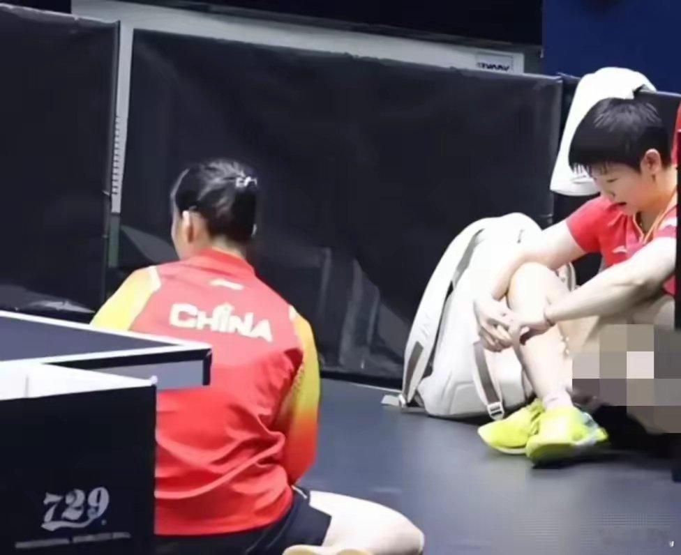 孙颖莎退赛，6个人很难过：1，第一个很难过的人：刘国梁最难过，孙颖莎受伤退赛，王