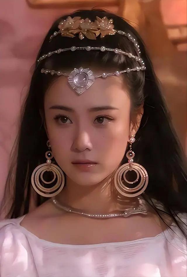 36 岁结束两段婚姻、独自育儿，52 岁以身试法身陷牢狱、彻底断送演艺事业，59
