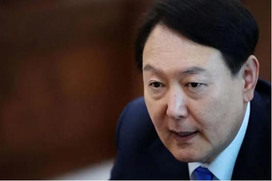 消息传来的第二天，朴槿惠还在保持沉默，想必她心里并不平静，那个曾经把她送进监狱的