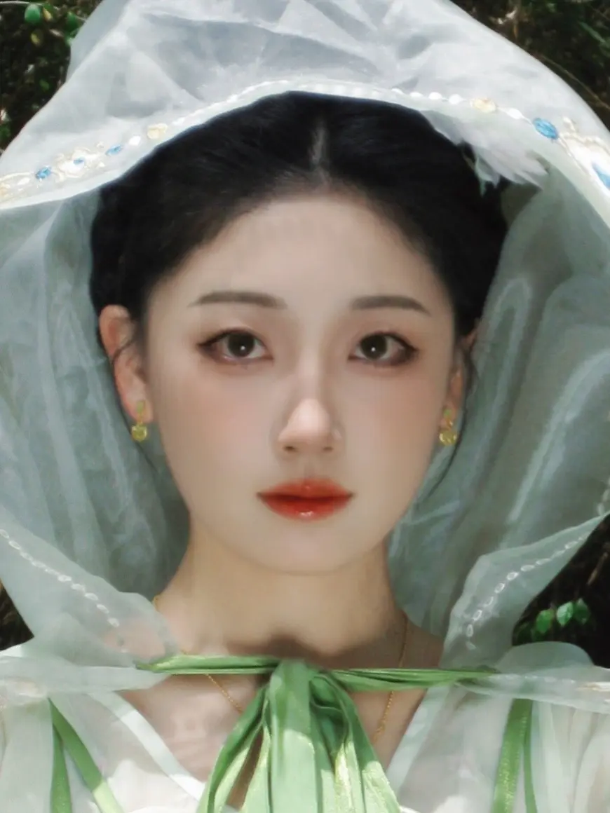 春日宴，绿酒一杯歌一遍。