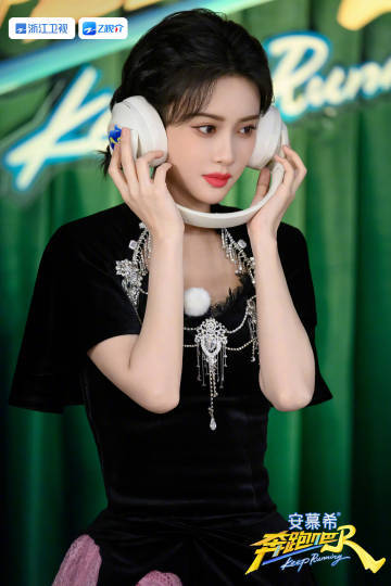 奔跑吧14官宣了奔跑吧14的阵容 奔跑吧14官宣了，奔跑吧14的阵容除了雨琦受伤