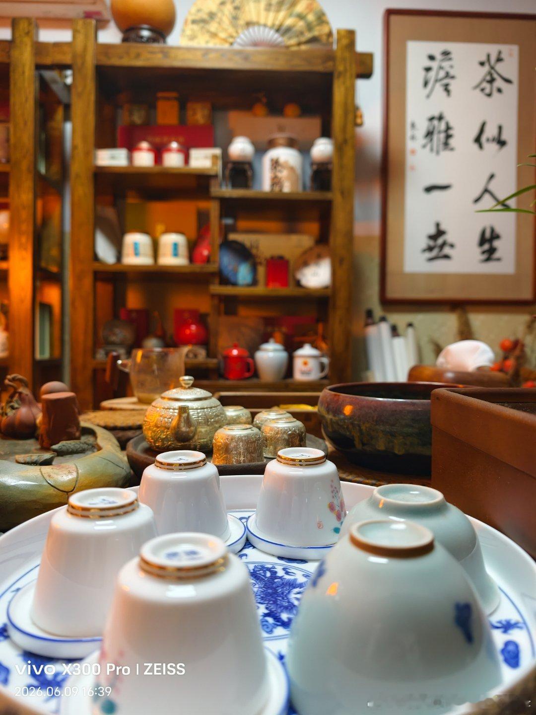 在午后慵懒的阳光下，将一盏茶，喝到无味；将一首歌，听到无韵；将一本书，读到无字。