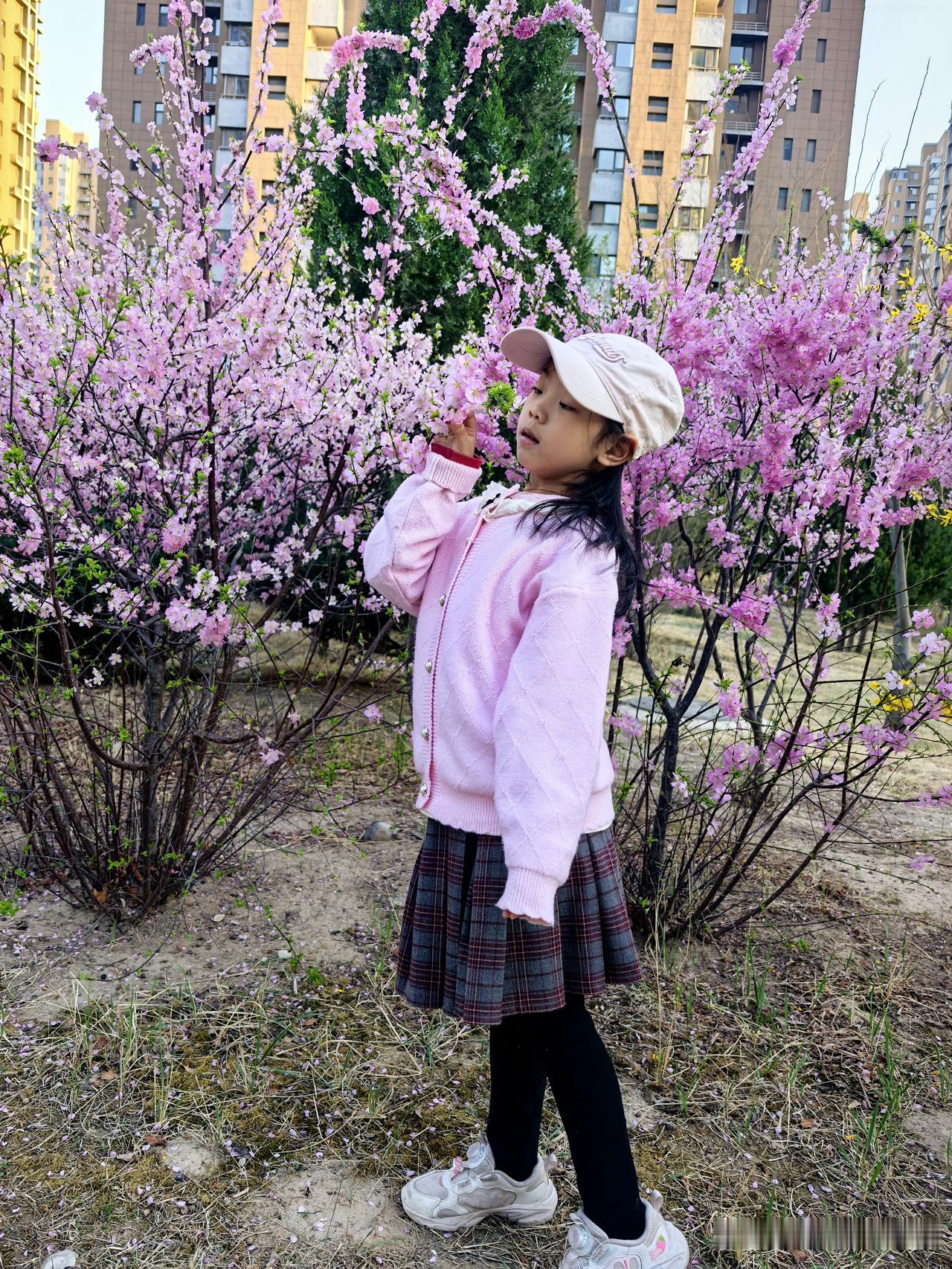 亲子沟通中,最重要的是什么?
尊重孩子，
平等相待，
真诚沟通。