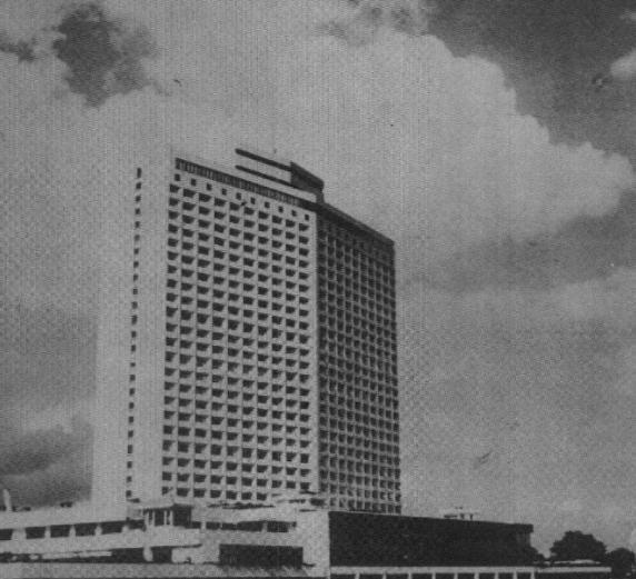 这事听着荒诞，却真实发生过。当时军方找上门，态度强硬：超30层高楼必须设高炮位，