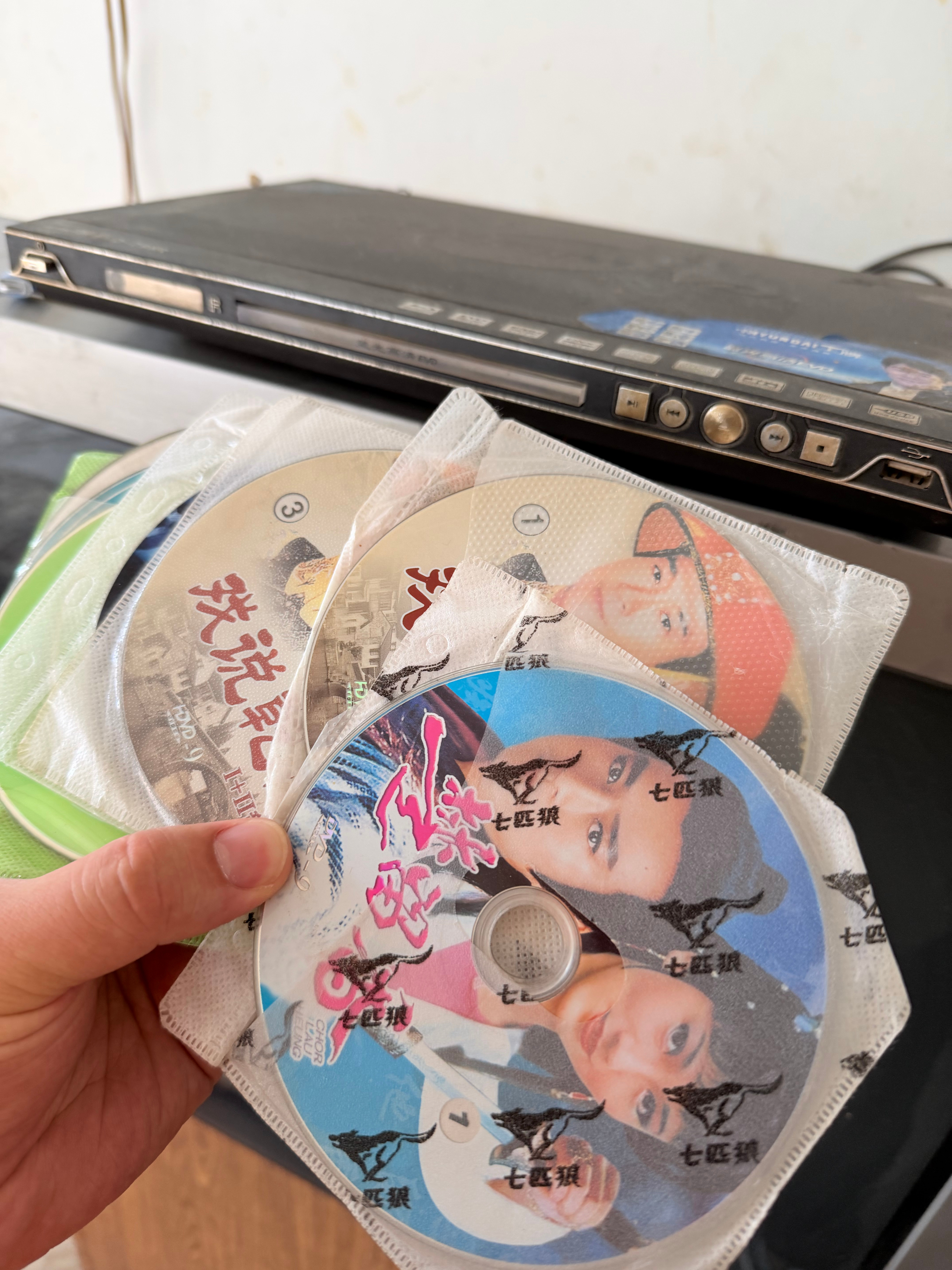 人人人人俑俑俑俑人人人人我还是在家看看我的DVD吧？楚留香、戏说乾隆都看过没？ 