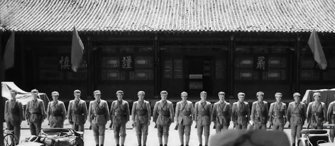 1949 年开国大典前夕，公安中央纵队便衣排长刘拴虎巡逻时，凭借一枚罕见的飞马牌