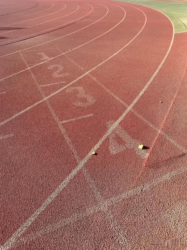 起点不决定终点，放弃才是

洛克菲勒写给儿子的信里有一句话：起点不决定终点。人生