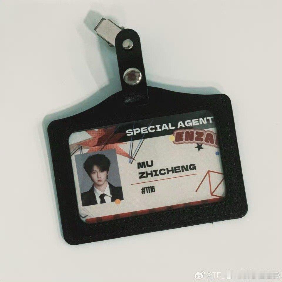 穆祉丞证件照今天是帅气丞哥上线！新的公式照和证件照都好帅吧！！