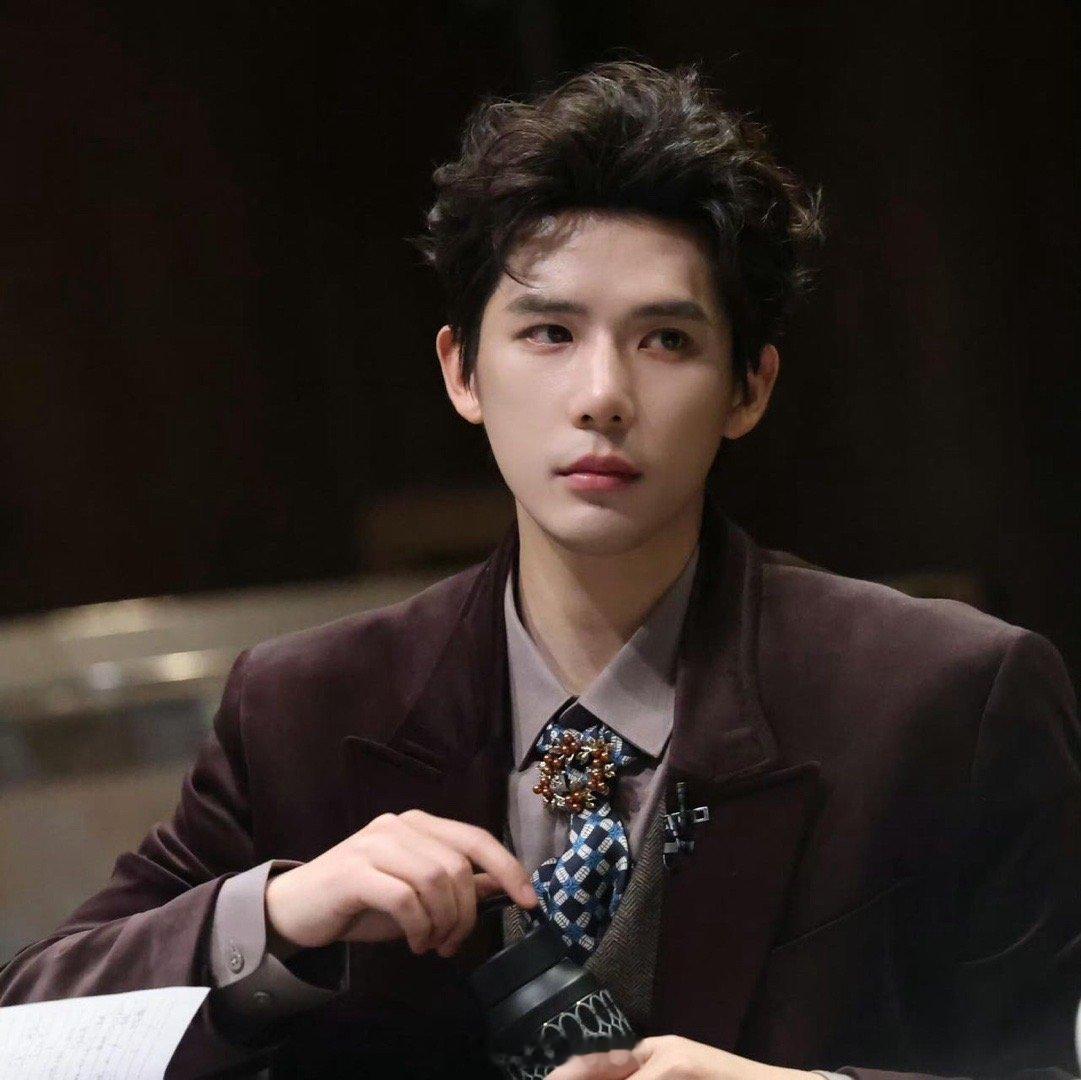 大侦探 我的评分：王安宇毕正明附身参加大侦探王安宇这期搜证，让我怀疑他是不是偷偷